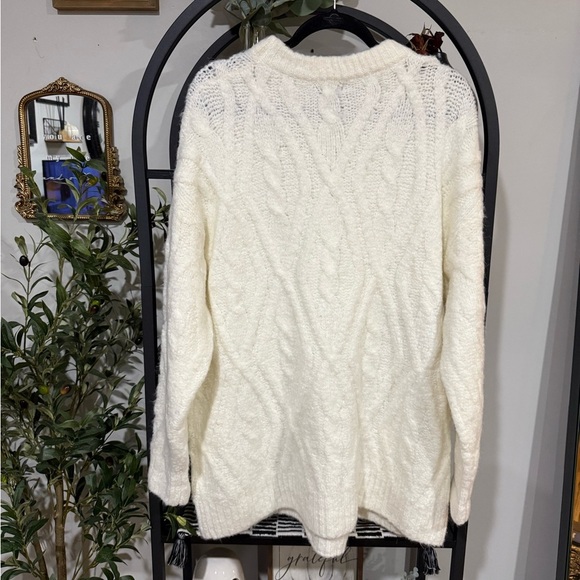Coco + Carmen Elegant Cream Knit Sweater - Picture 6 of 6